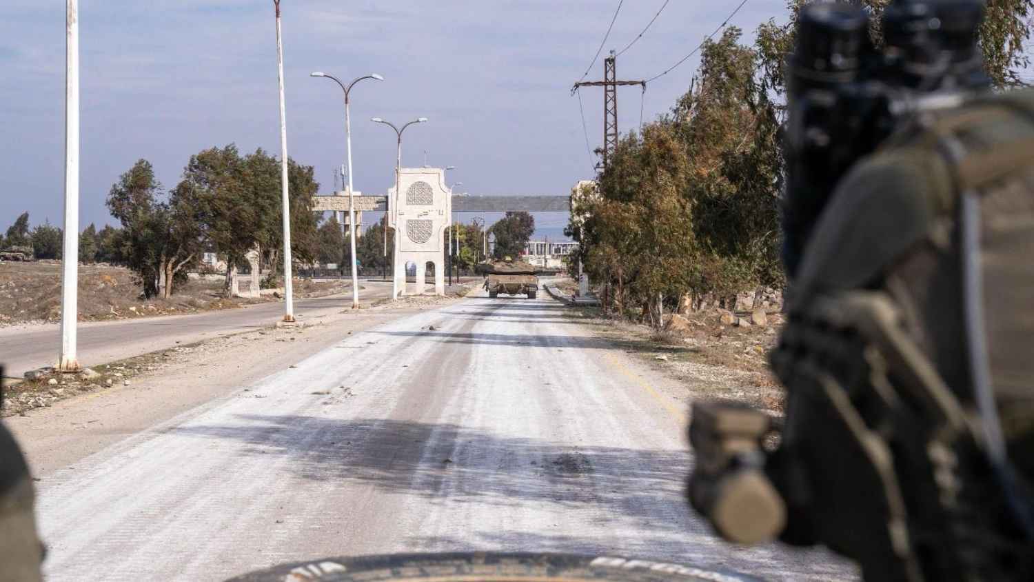 إسرائيل تتوغل في القنيطرة وتقدم "مساعدات إنسانية".. كيف رد السوريون؟