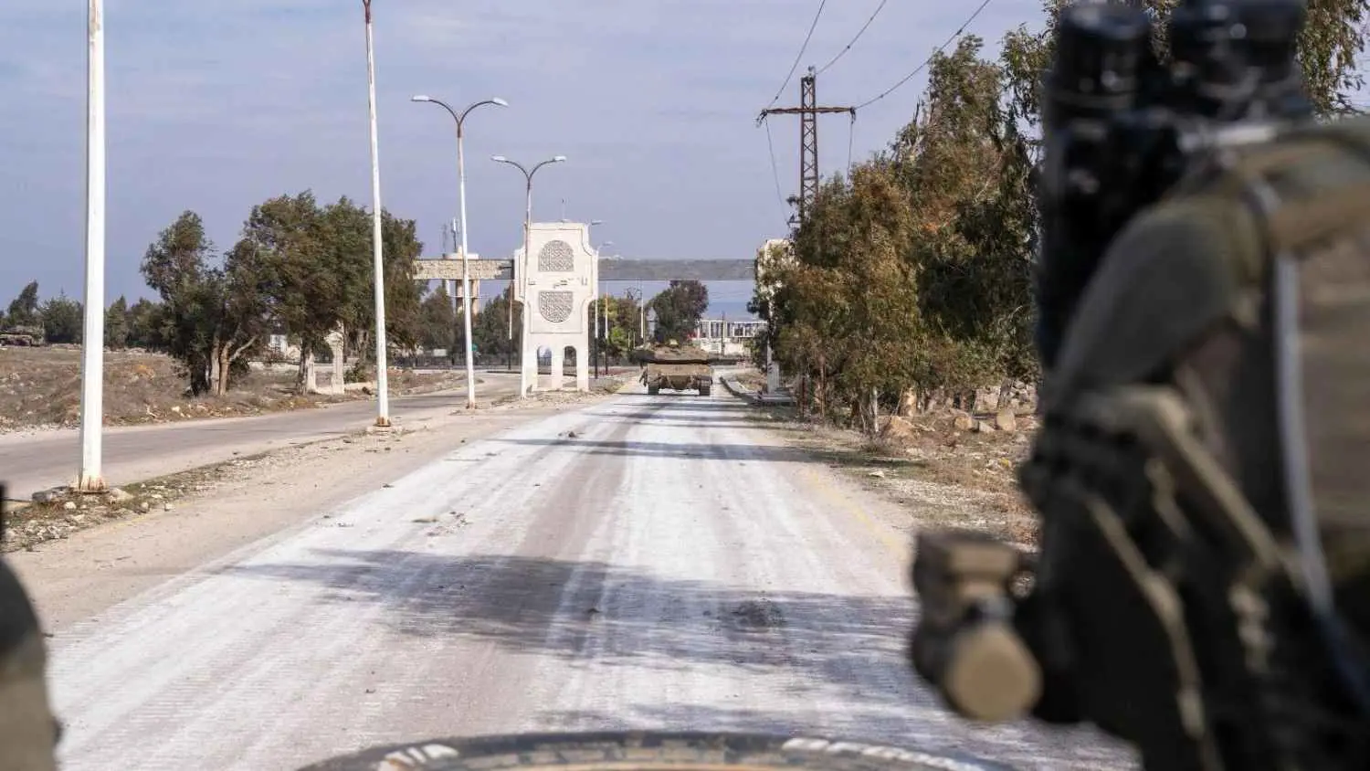 إسرائيل تتوغل في القنيطرة وتقدم "مساعدات إنسانية".. كيف رد السوريون؟