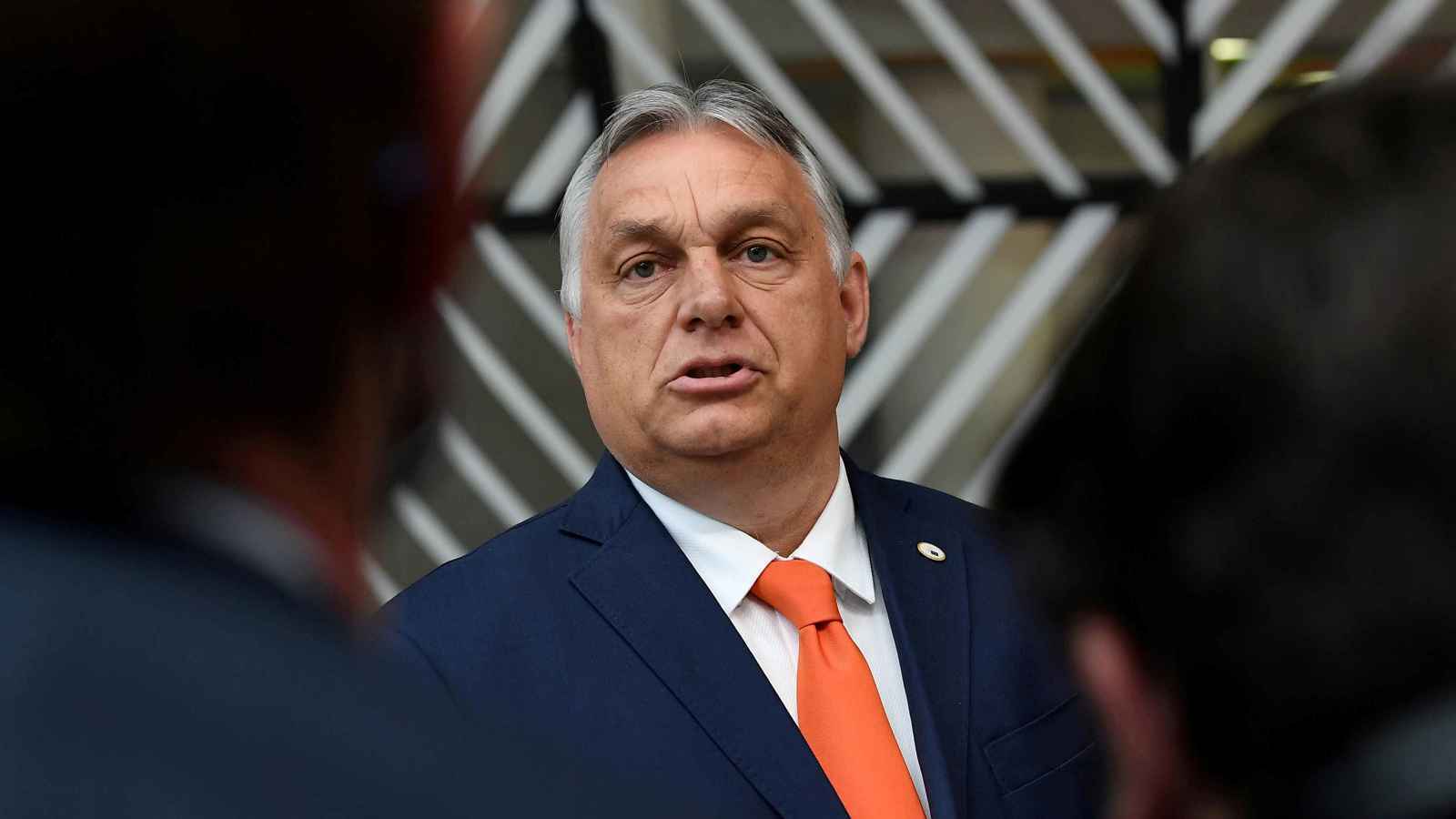 بعد اتهامات بالفساد.. واشنطن ترفع عقوبات عن وزير مجري مقرب من أوربان