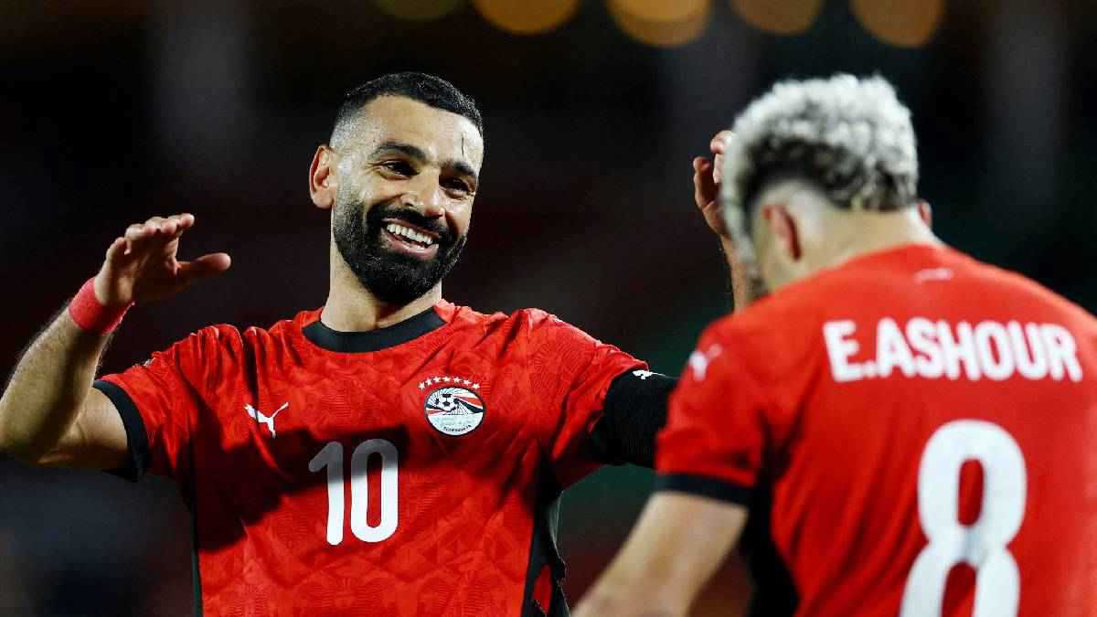 "أحضر الكأس وعُد".. رسائل نارية من جماهير ليفربول لمحمد صلاح