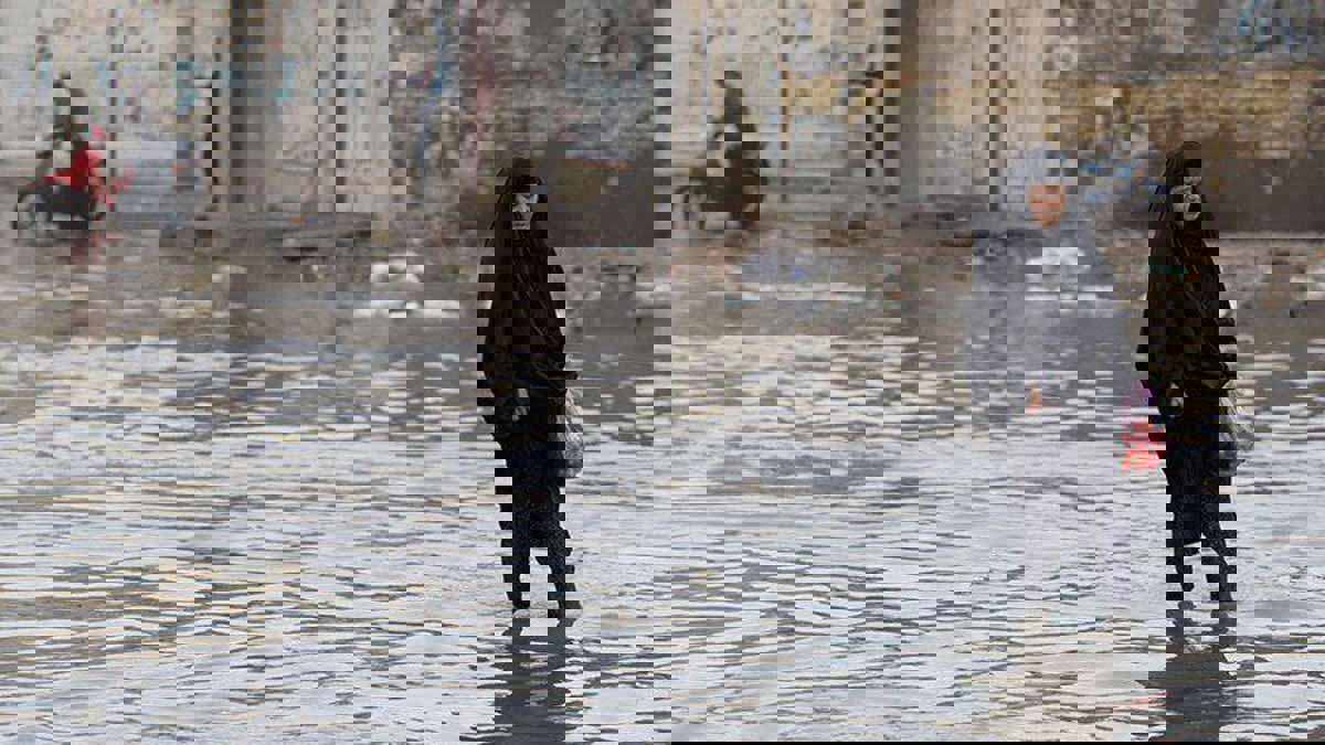 بعد الفيضانات.. مشكلات صحية تهدد 118 ألف شخص في الأحواز (صور)