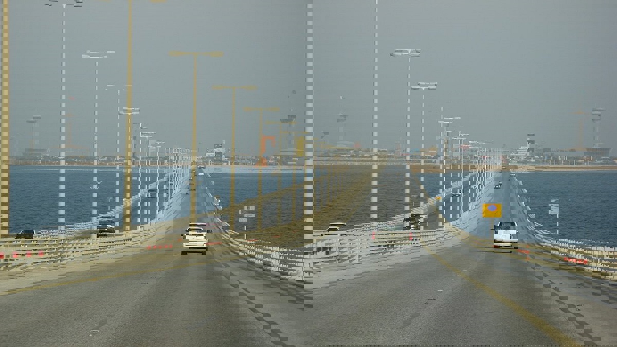 السعودية والبحرين توقعان عقدًا بقيمة 11 مليار ريال لإنشاء جسر بين البلدين‎