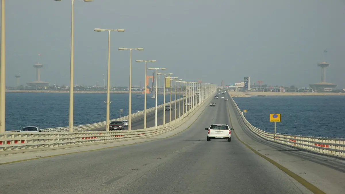 السعودية والبحرين توقعان عقدًا بقيمة 11 مليار ريال لإنشاء جسر بين البلدين‎