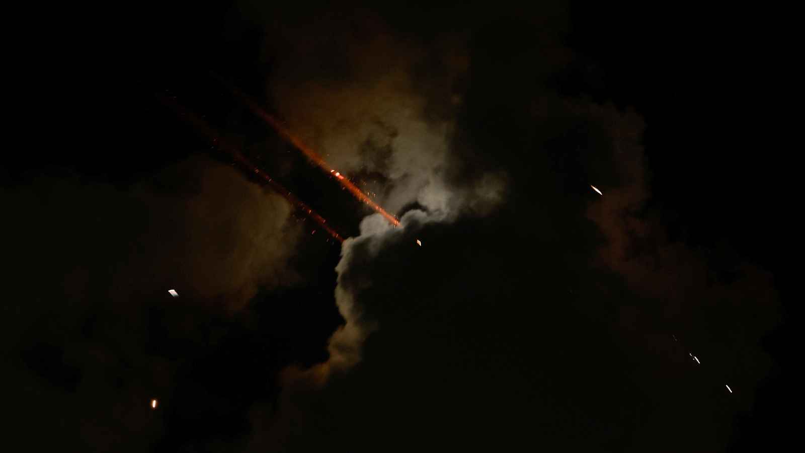 "الحرب النفسية".. هل تستخدم إسرائيل سلاح إيران السابق قبل ردها المرتقب؟