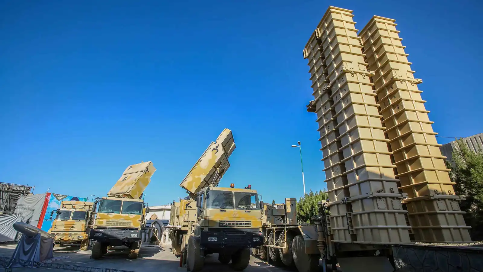 الدفاعات الإيرانية تتصدى لطائرات مسيّرة مجهولة فوق تبريز