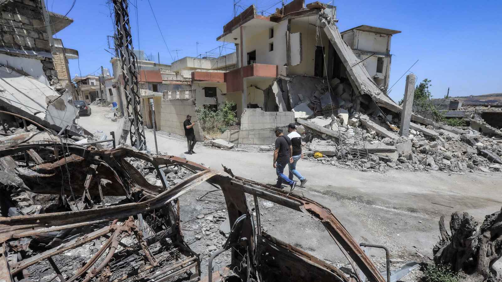 11 قتيلا و48 جريحا في غارات إسرائيلية على صور جنوبي لبنان