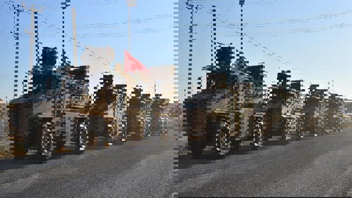 القوات التركية تستقدم تعزيزات عسكرية إلى منطقة "بوتين - أردوغان" بسوريا
