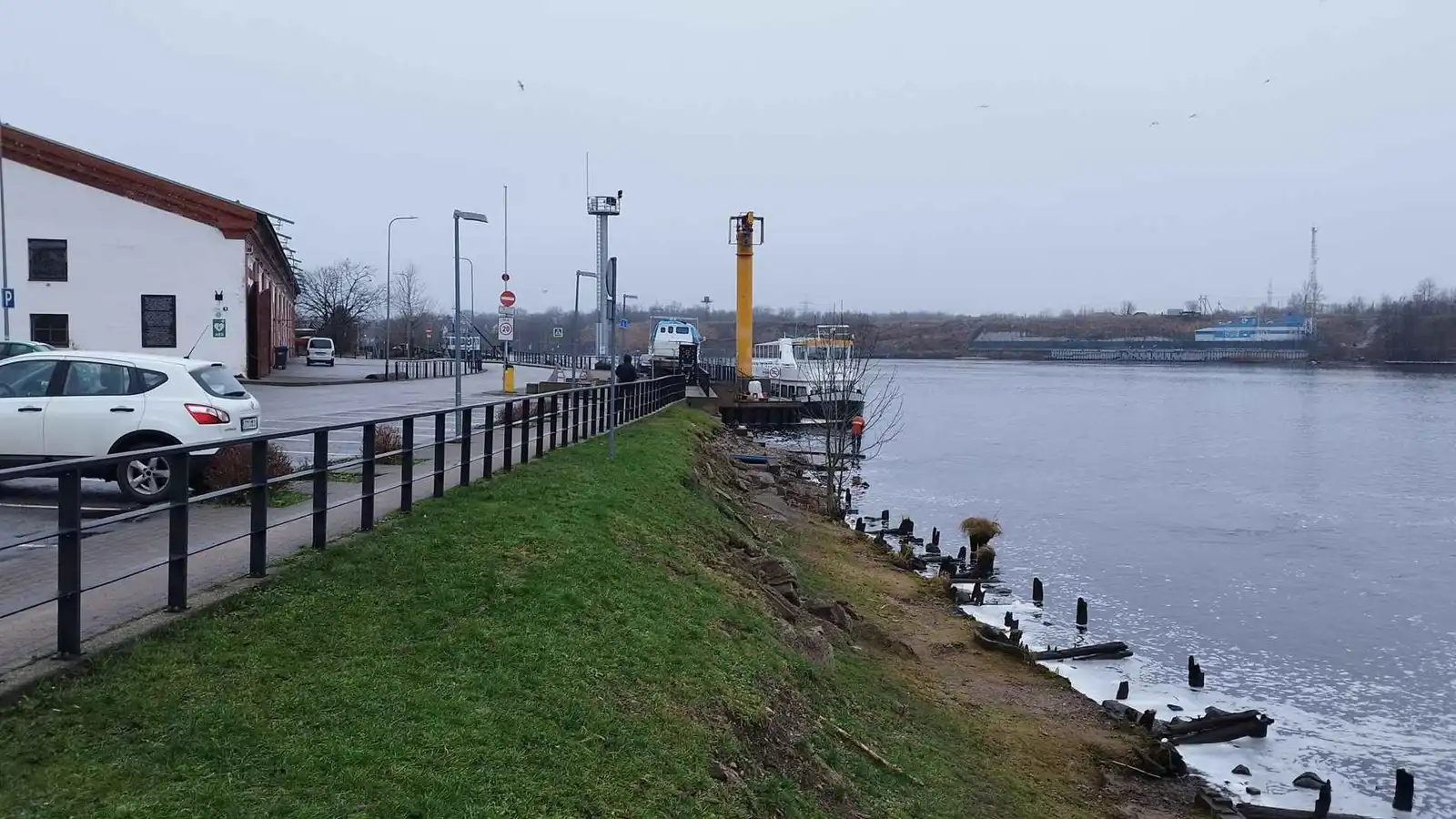 "جسر الصداقة" يتحول إلى خط مواجهة.. نارفا تختبر التزام "الناتو" ضد روسيا