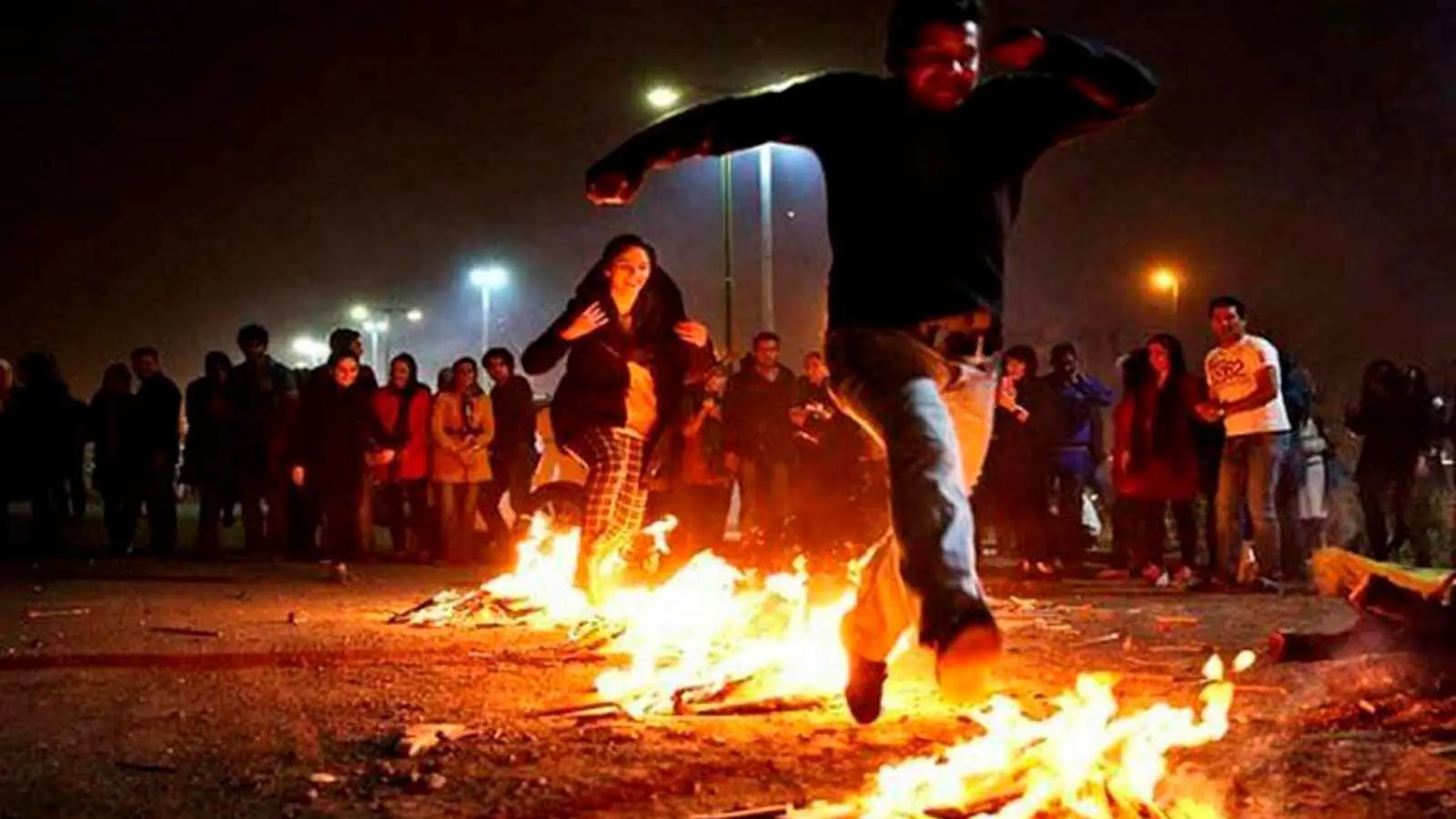 إيران.. قتلى و2500 مصاب و"بتر أطراف" في احتفالات شعبية (فيديو)