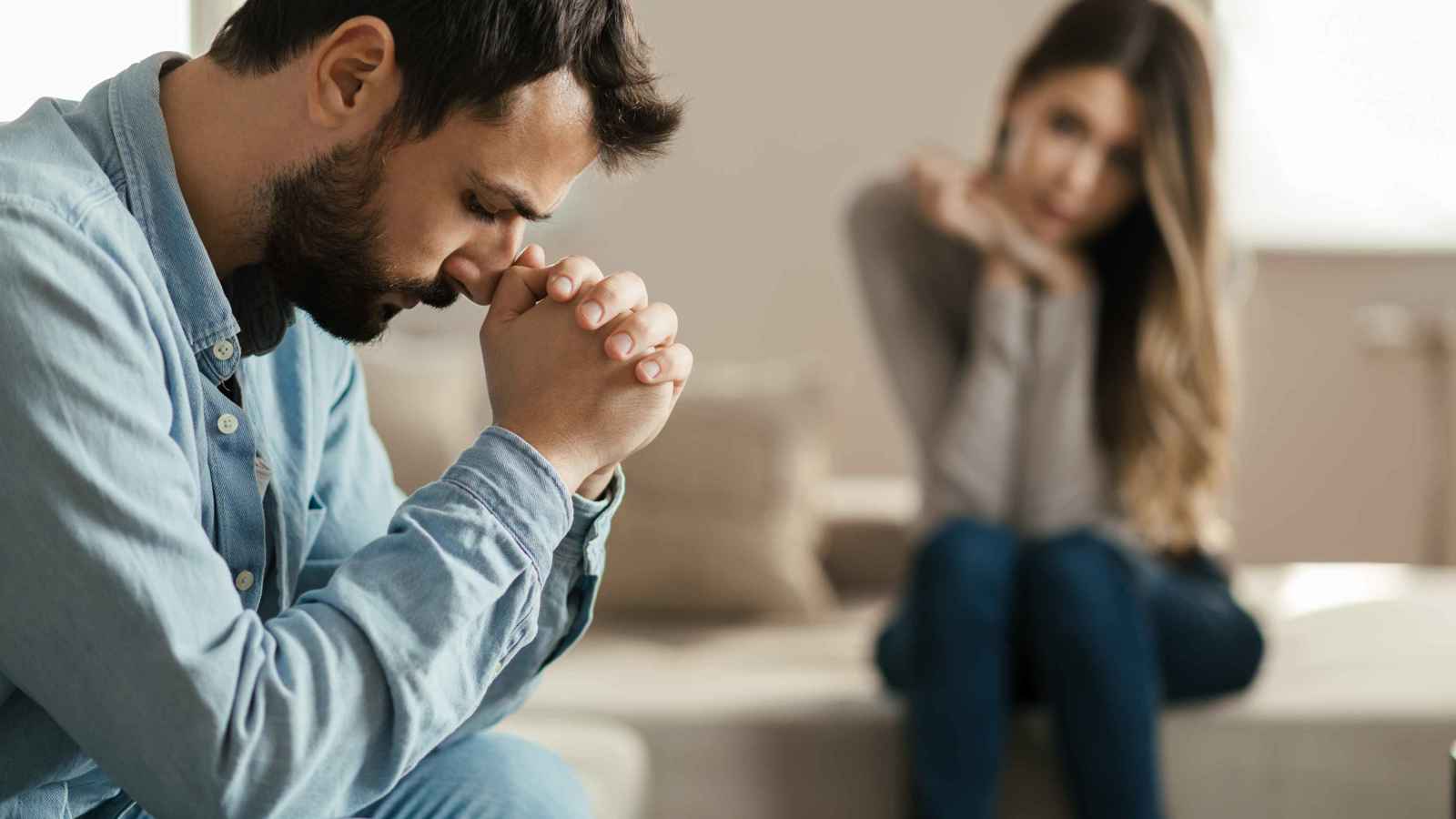 لماذا يفضل الرجال البقاء في زيجات غير سعيدة؟