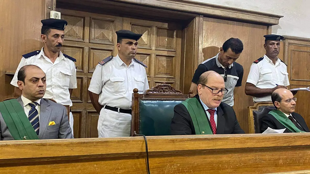 مصر.. السجن 13 عامًا لمعيدة جامعية عذبت ابنها لإجباره على التسول