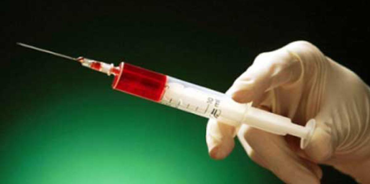 سيدة في دبي تحقن زبائنها بحقن "مجهولة" المصدر