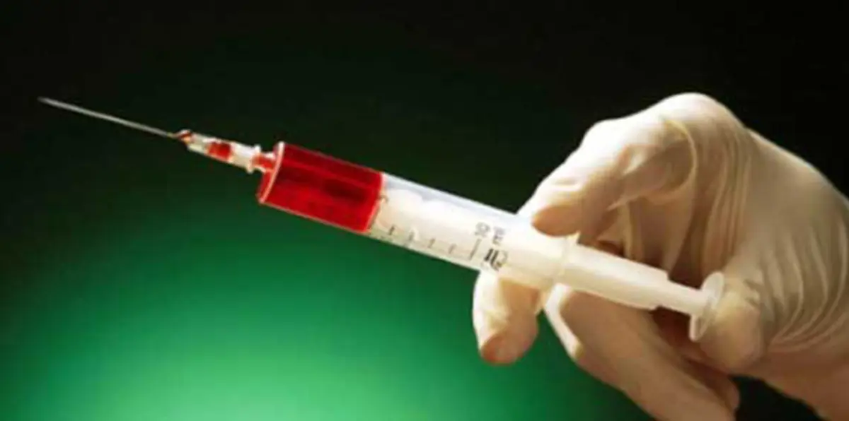 سيدة في دبي تحقن زبائنها بحقن "مجهولة" المصدر