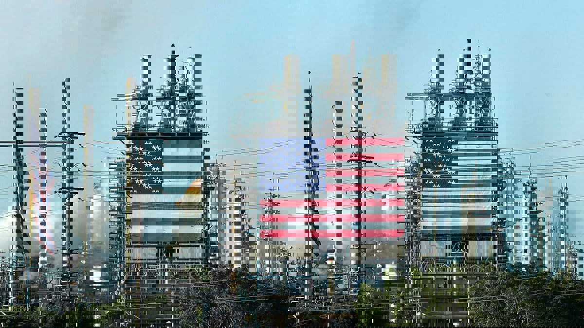 هبوط حاد في مخزونات النفط الأمريكية وتراجع مخزون الوقود