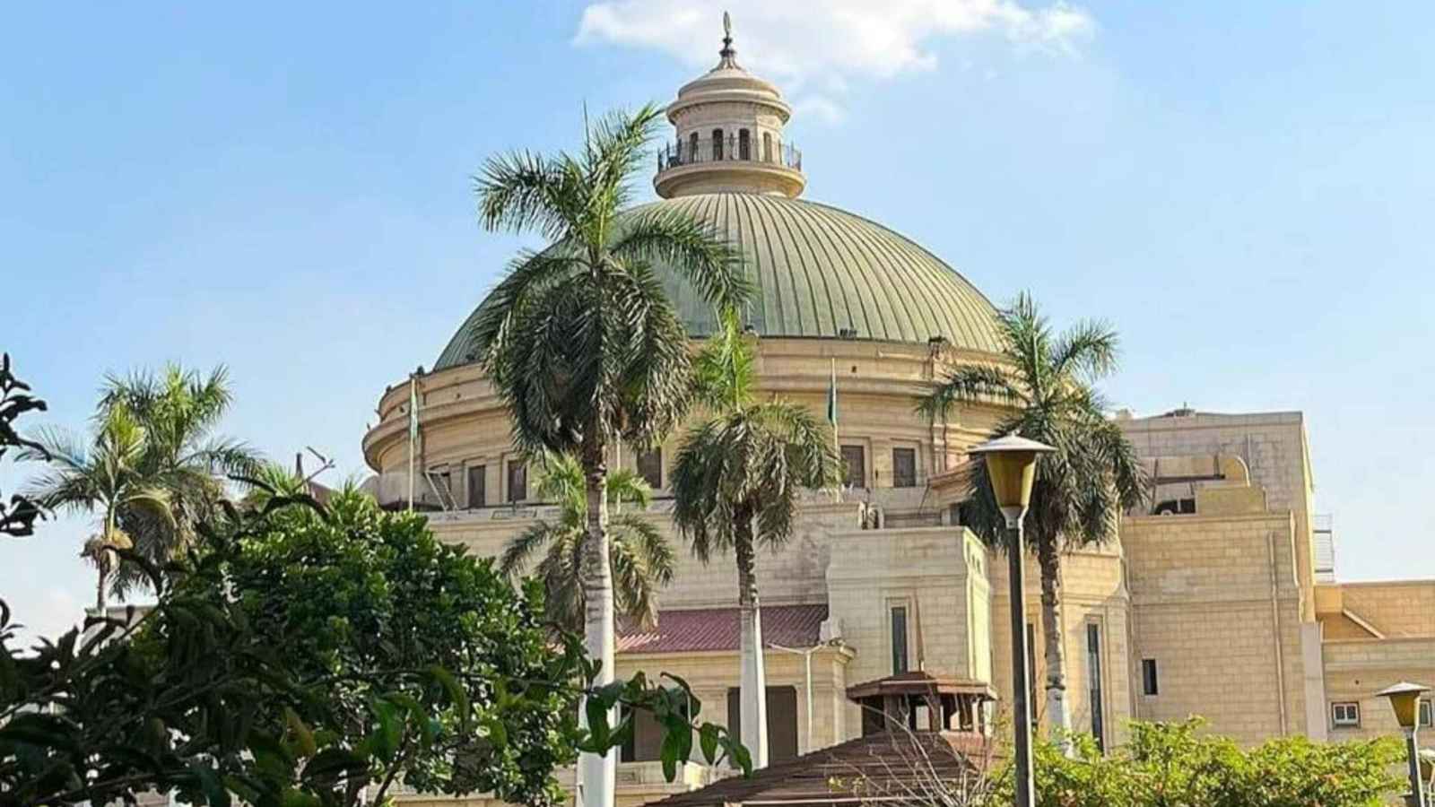 جامعة القاهرة تكشف تفاصيل انتحار طالب كلية الطب