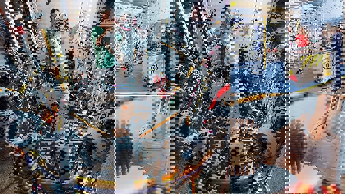 "نايكي" تطلق روبوتا يمكنه تنظيف وإصلاح الأحذية