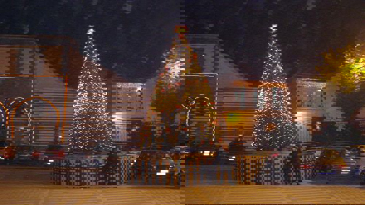 للمرة الأولى منذ سنوات.. دمشق تتزين لعيد الميلاد بعيدًا عن دوي القذائف‎ (صور)