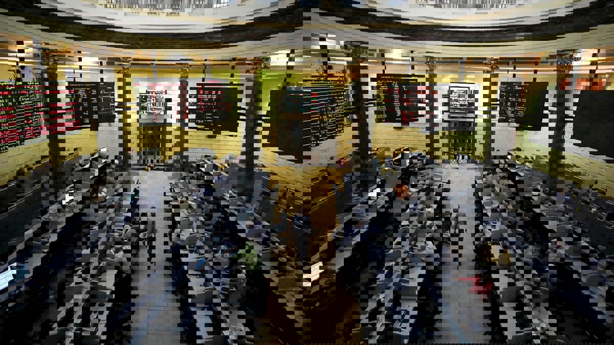 البورصة المصرية تخسر 12 مليار جنيه في 15 دقيقة