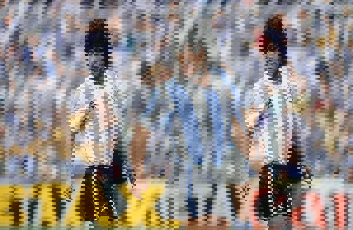  كتاب جديد يربط بين "مارادونا ونابولي" 