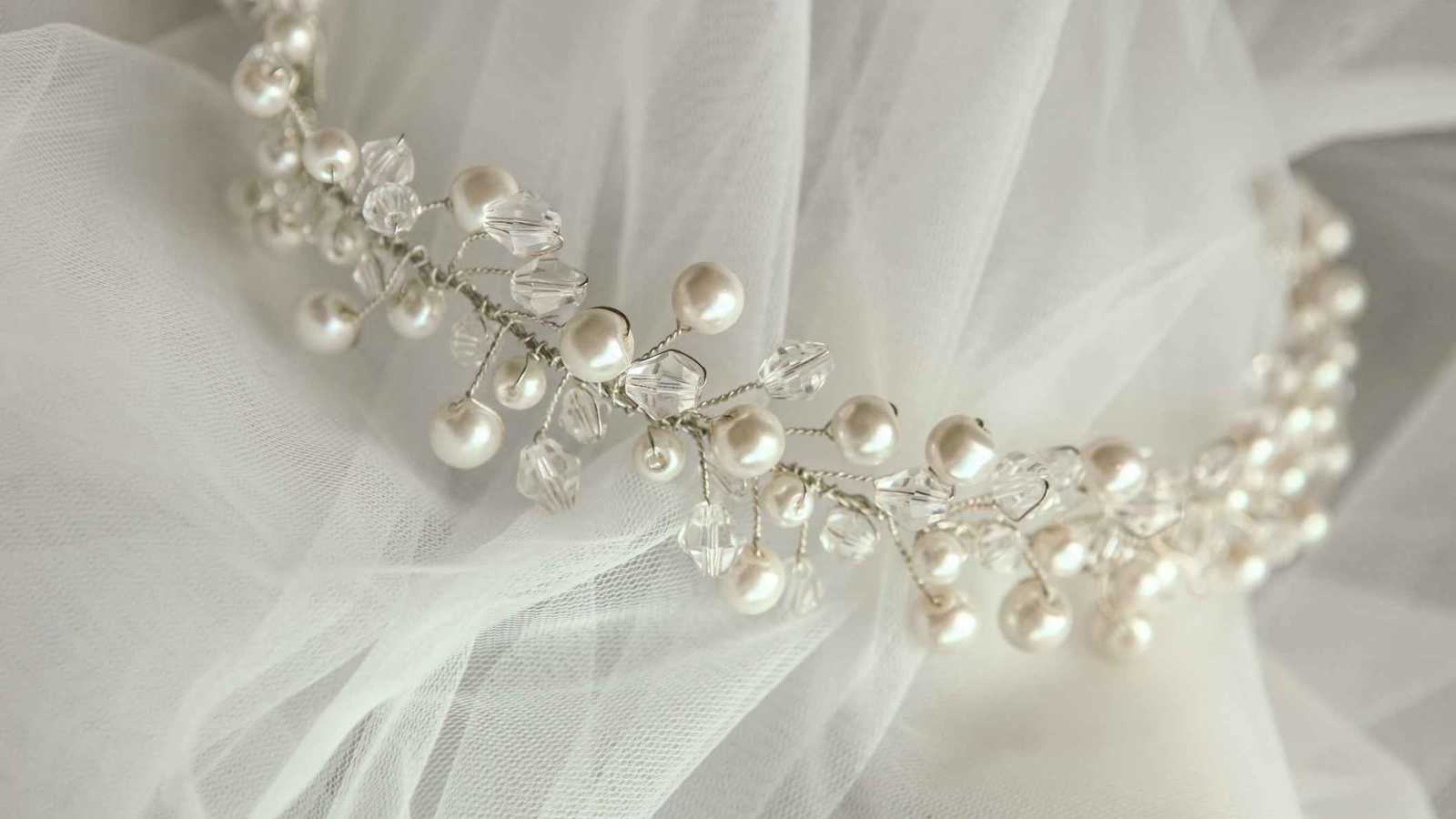 عروس تحتال على أقاربها بمبلغ ضخم لإقامة "زفاف وهمي"