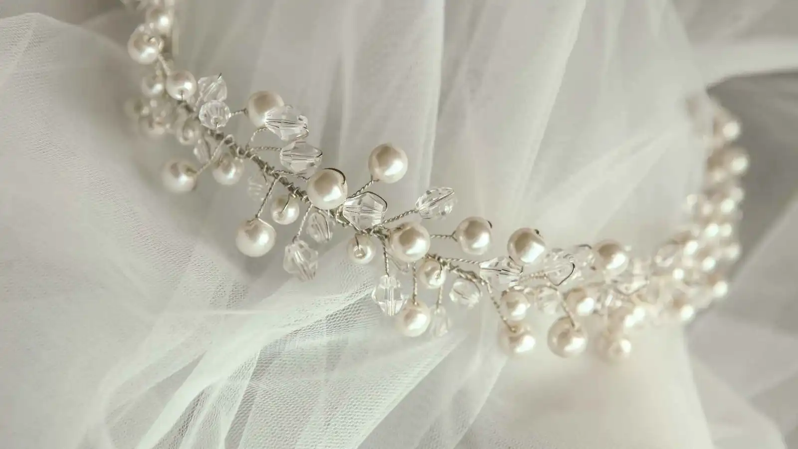 عروس تحتال على أقاربها بمبلغ ضخم لإقامة "زفاف وهمي"