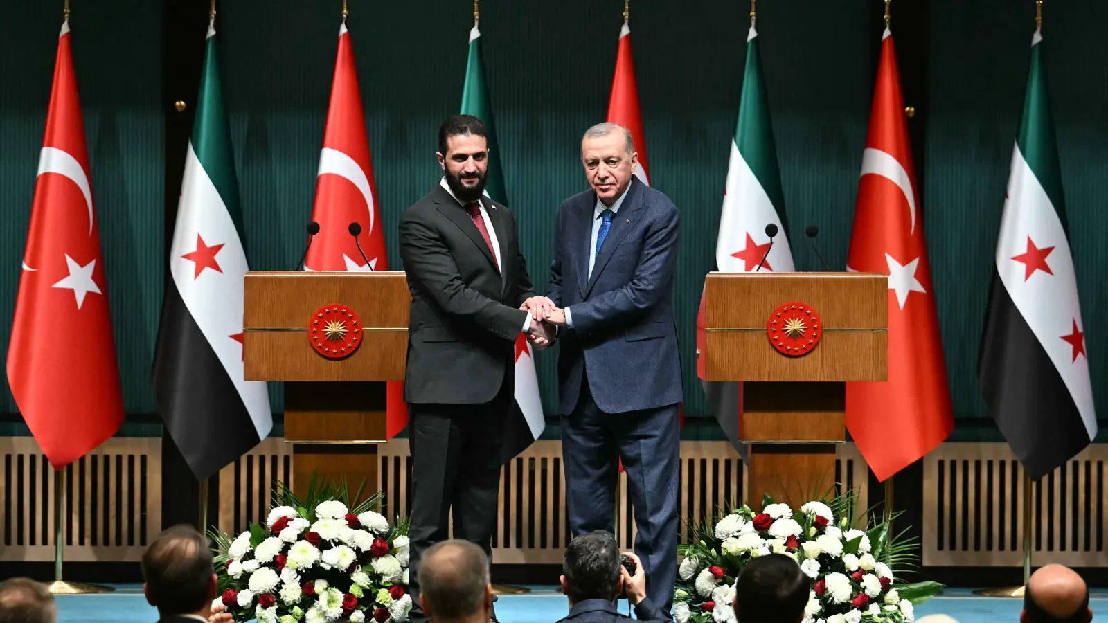 أردوغان للشرع: تركيا تسعى لرفع العقوبات الدولية عن سوريا