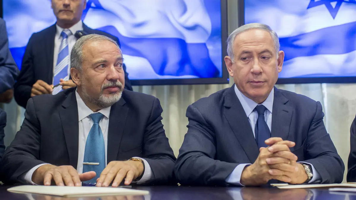 ليبرمان يرجح كفة نتنياهو لحسم الانتخابات.. ويستعد لسيناريو غريب