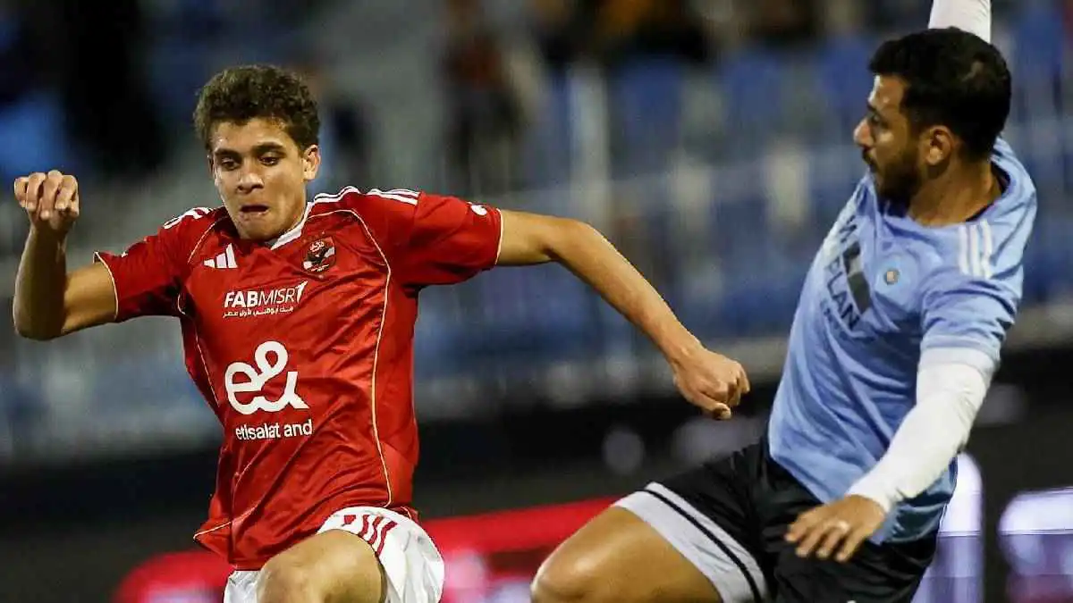 ليس حمزة عبد الكريم فقط.. 3 نجوم مصريين ارتدوا قميص برشلونة