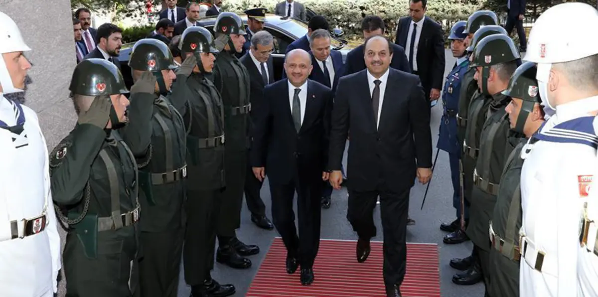 وزير الدفاع التركي لنظيره القطري: حل الأزمة الخليجية يمر عبر "حوار صادق"