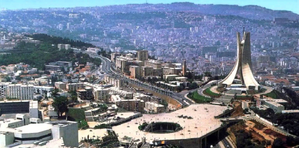 "المرأة العارية".. تشعل الجدل بين الإسلاميين ووزير الثقافة في الجزائر (فيديوغراف)