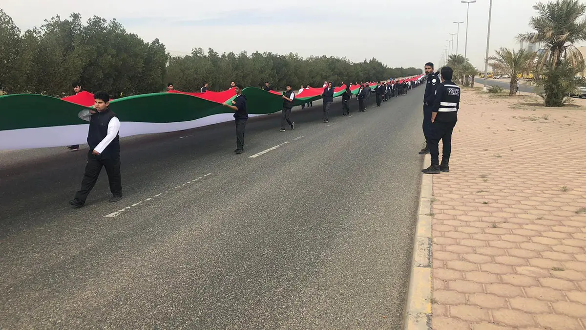بالفيديو.. الكويت تدخل موسوعة "غينيس" بأطول علم في العالم