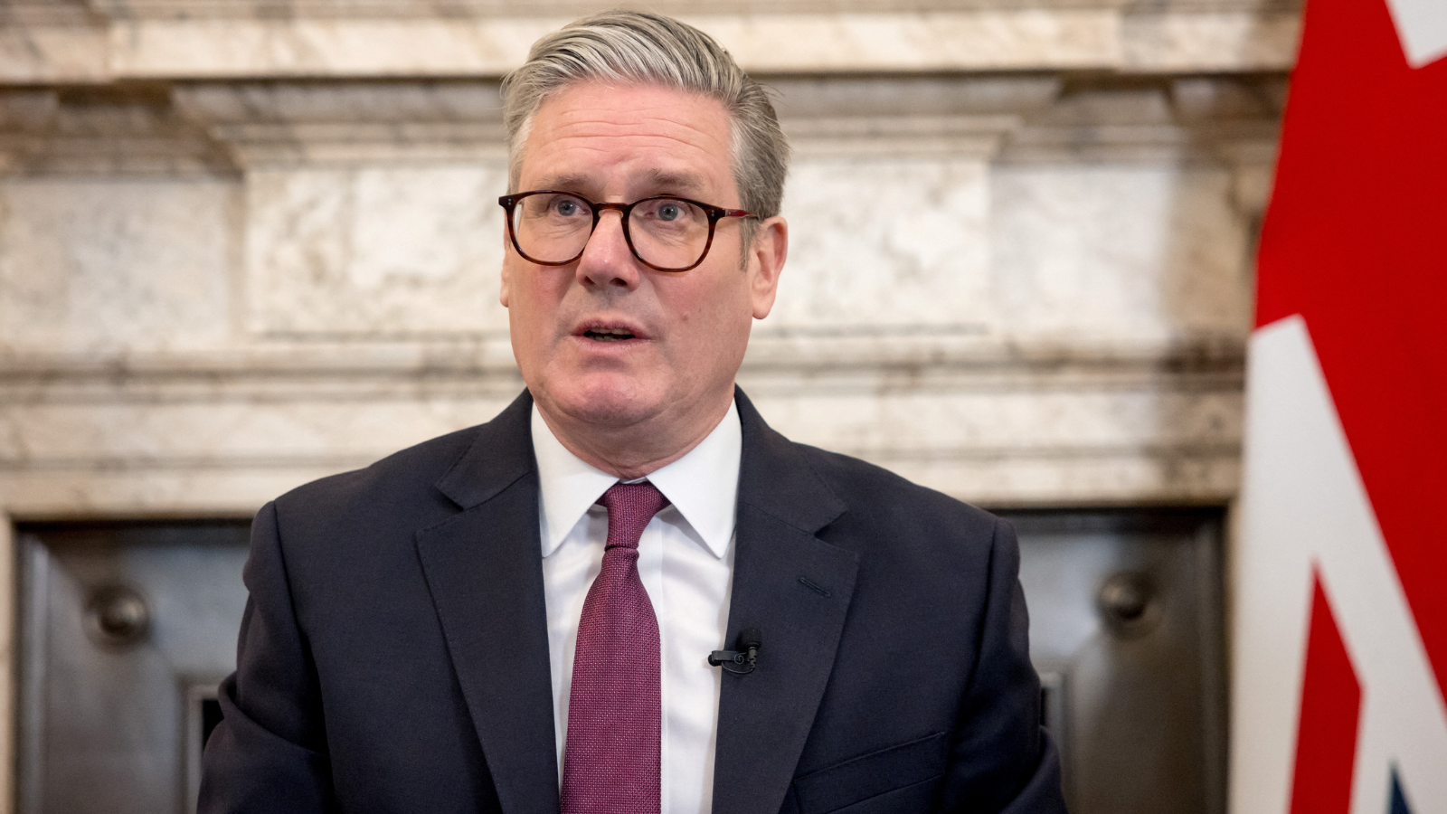 ردا على رسوم ترامب.. ستارمر يجهز "أسنانه  الحادة"