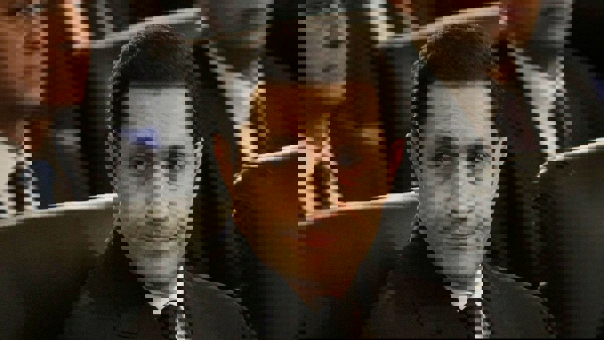 علاء مبارك يهاجم وزيرة الهجرة المصرية بسبب تهديد "التقطيع"