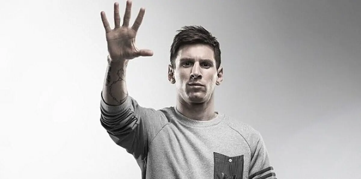 "أديداس" تهدي ميسي حذاء من البلاتينيم (صور)