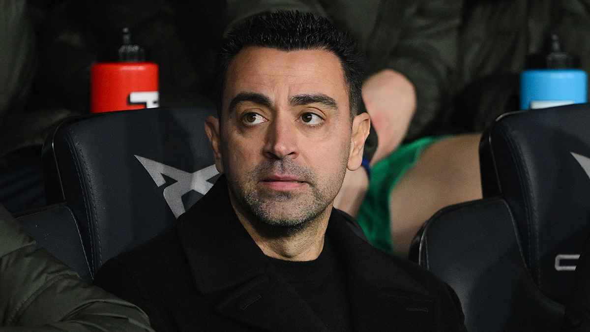 بعد تأييده منافسه.. لابورتا يكشف سبب إقالة تشافي من تدريب برشلونة (فيديو)