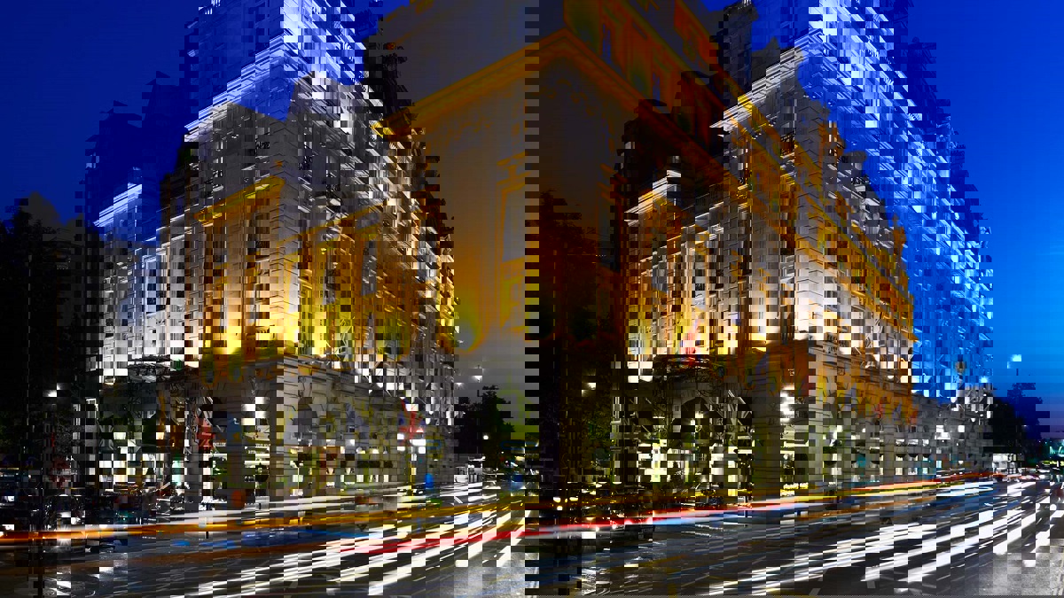 مستثمر قطري "غامض" يشتري فندق الريتز الفخم في لندن