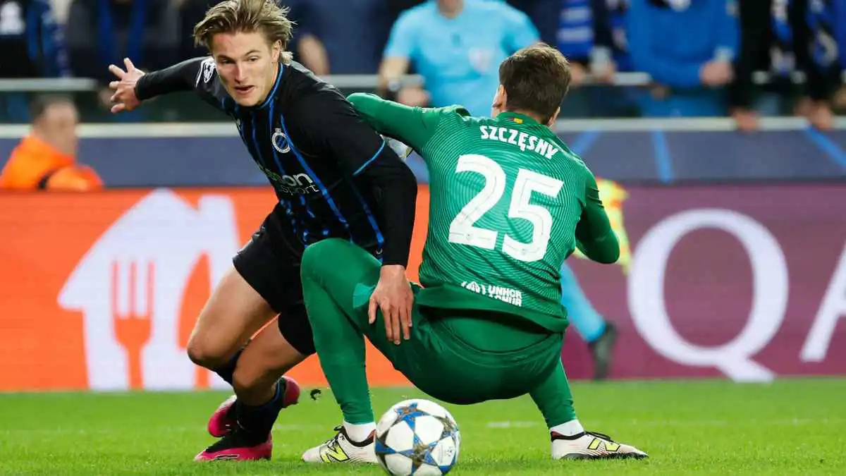 "أرشيفو فار" يحسم الجدل حول هدف كلوب بروغ الملغى ضد برشلونة