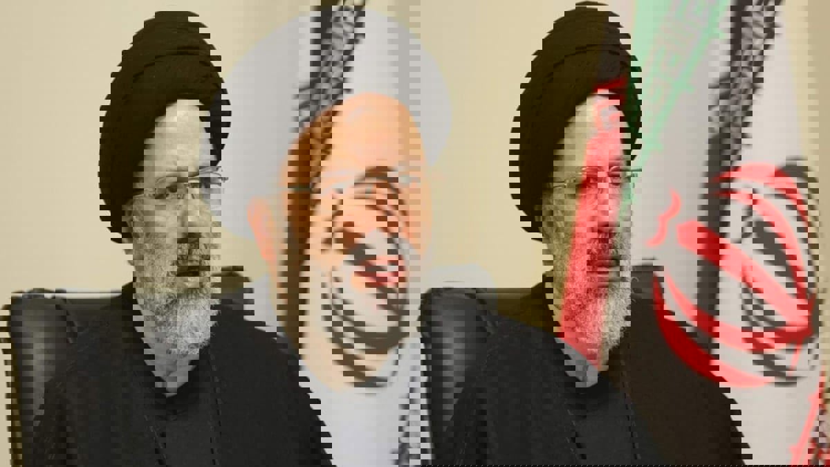 الرئيس الإيراني الجديد يتعهد بتسريع حملة التطعيم ضد "كورونا"