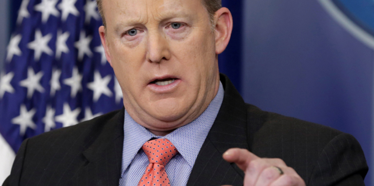 المتحدث باسم البيت الأبيض يعتذر عن تشبيهه الأسد بهتلر