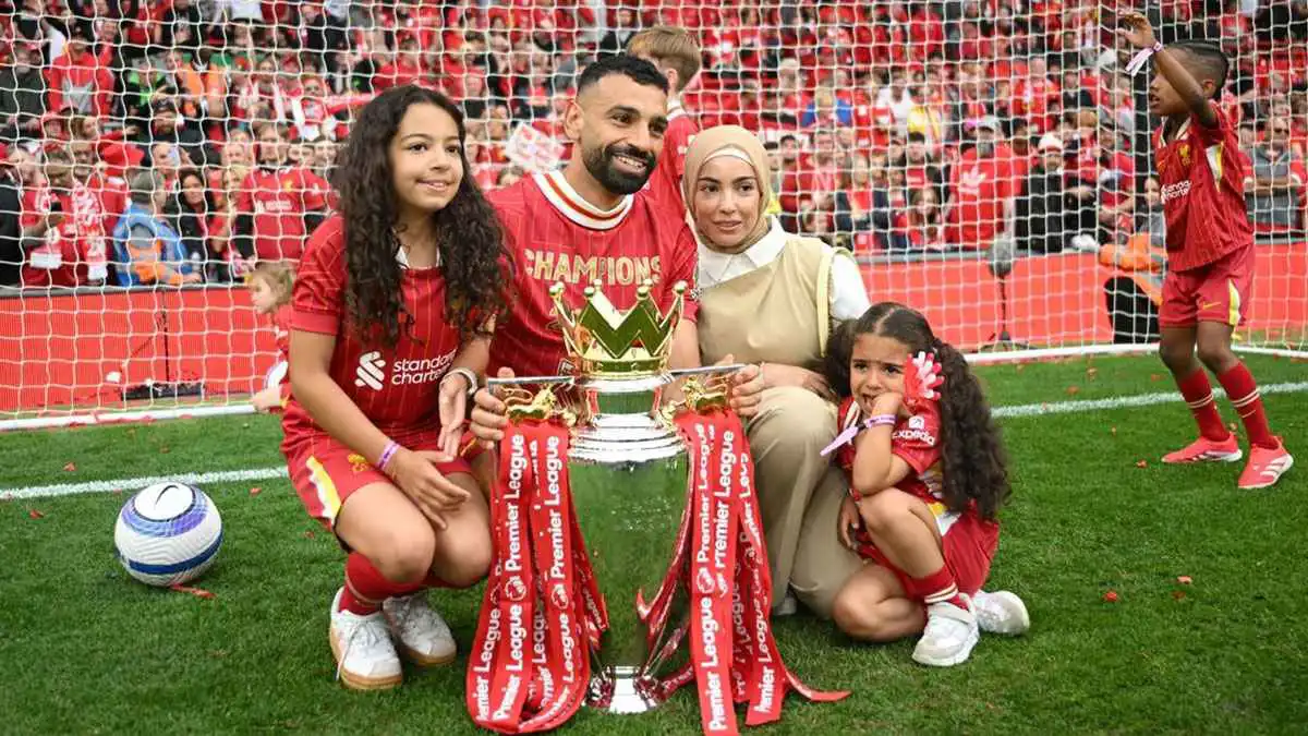 مع إعلان رحيله.. كيف ضحت زوجة محمد صلاح دعما لمسيرته مع ليفربول؟