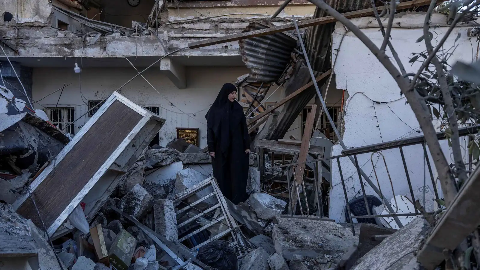 من دير سريان إلى الليطاني.. حزب الله يرهن لبنان لإسرائيل