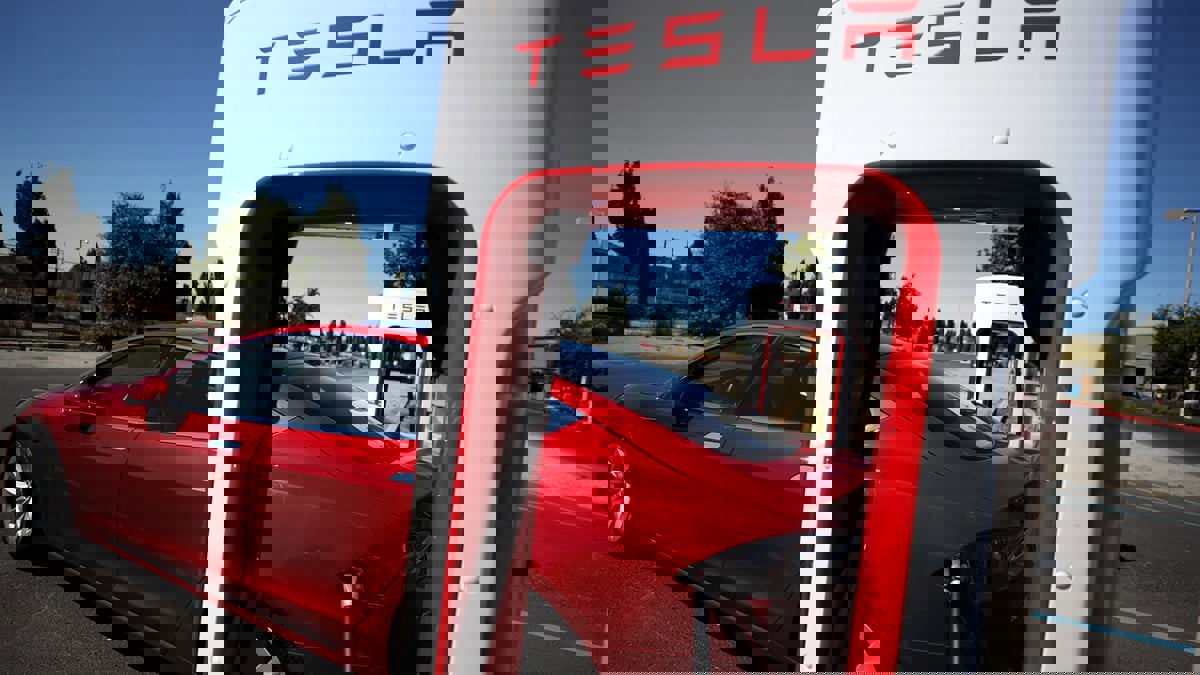 "تسلا" تحقق رقما قياسيا في مبيعات السيارات الكهربائية بالربع الثالث