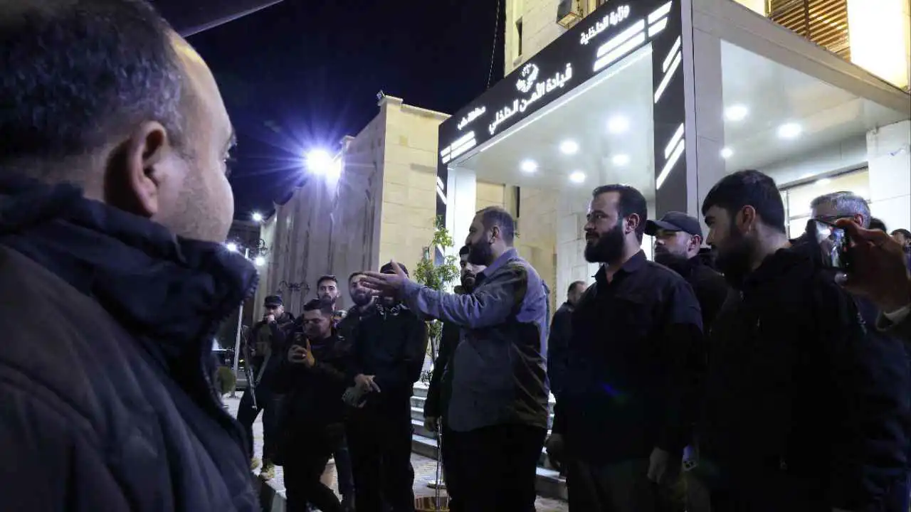 الداخلية السورية تفرج عن عناصر من "قسد" في حلب (صور)