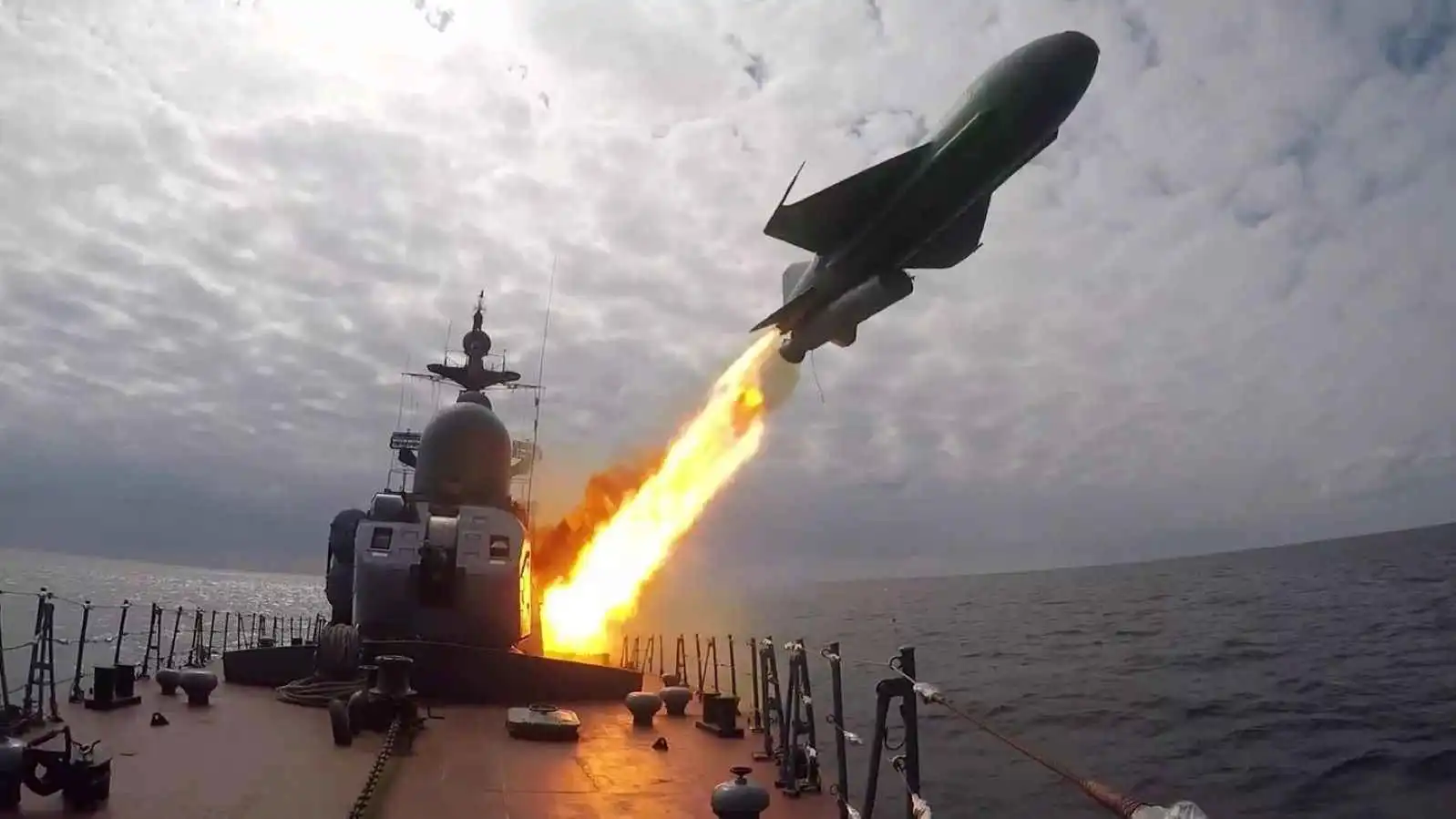 قتلى وجرحى بهجوم أوكراني استهدف ناقلة نفط جنوب روسيا (فيديو وصور)