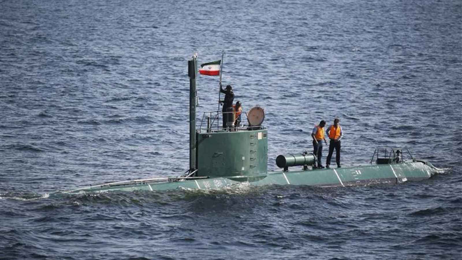 إيران توقف مدمرة تجسس بريطانية وتجبرها على تغيير مسارها