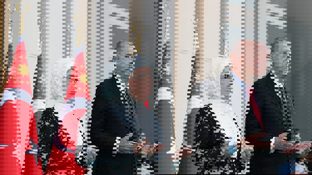 بلومبيرغ: أردوغان خلق أزمة ديون تركيا.. ويعالجها بـ"إن شاء الله"