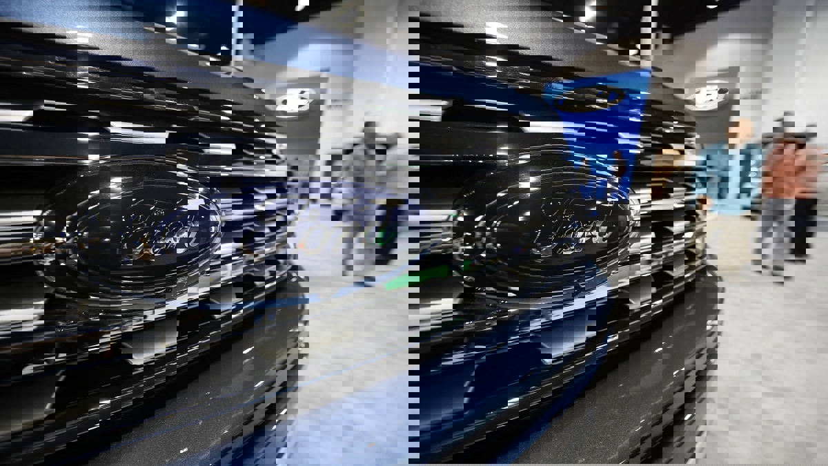 فورد تطلب ضمانات قروض ألمانية لتخفيف تأثير كورونا