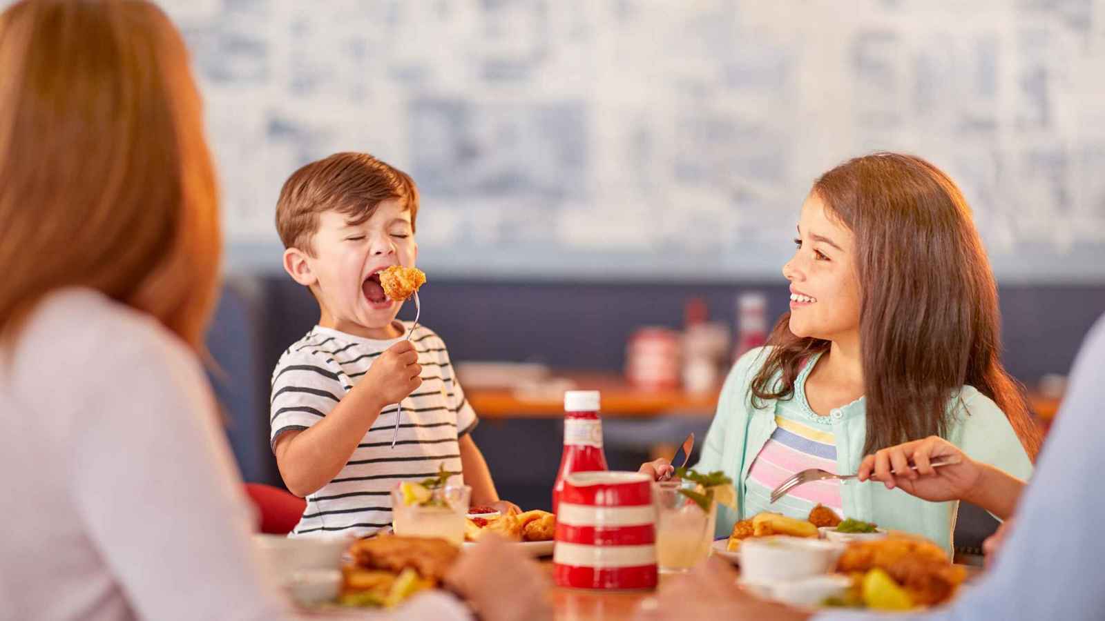 ماذا تفعل 5 دقائق من إعلانات الوجبات السريعة بالأطفال؟