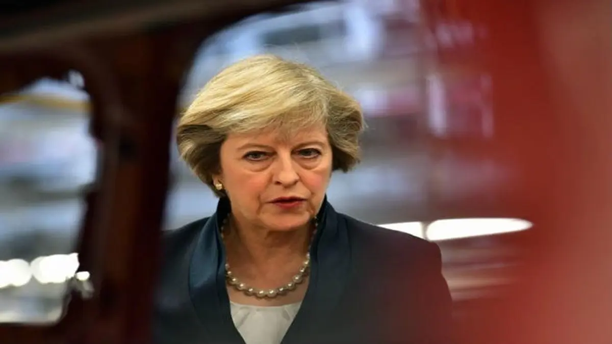 تيريزا ماي تدافع عن تأجيل الانفصال وعضو في مجلس العموم يطالبها بالاستقالة