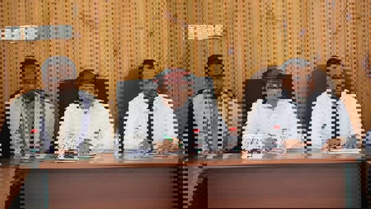 محافظ المهرة اليمنية يرفض توريد إيرادات المحافظة للبنك المركزي في عدن